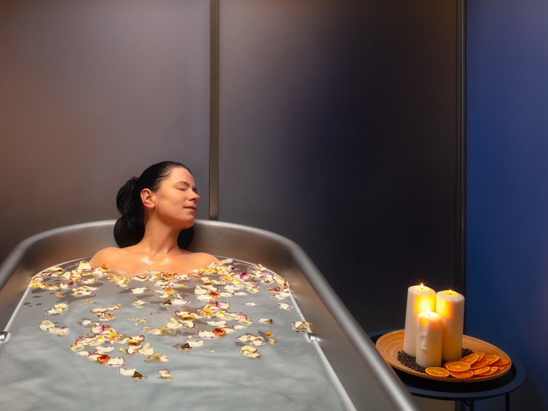 JPrerovsky_Hotel Olympia_Koupel s růží_16A9137.jpg