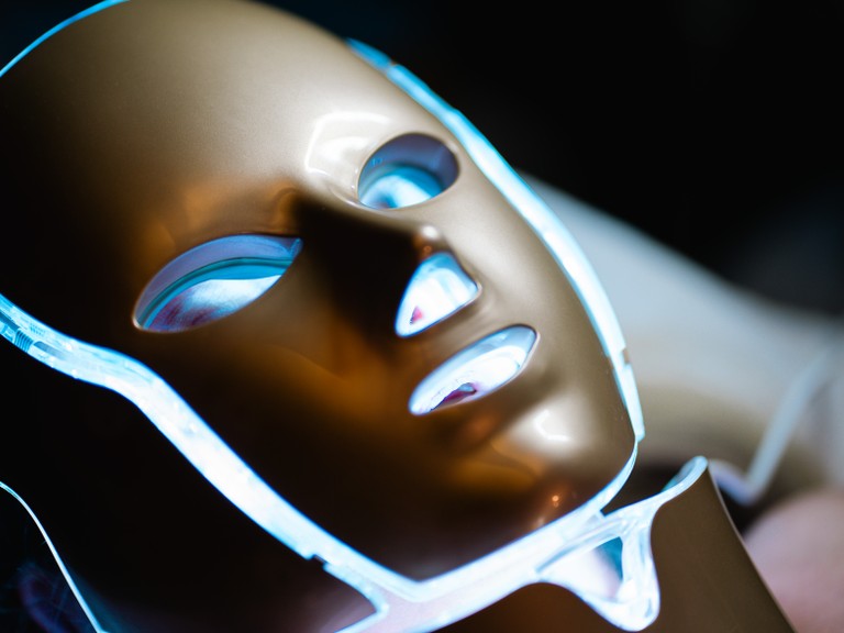 LED Zlatá maska